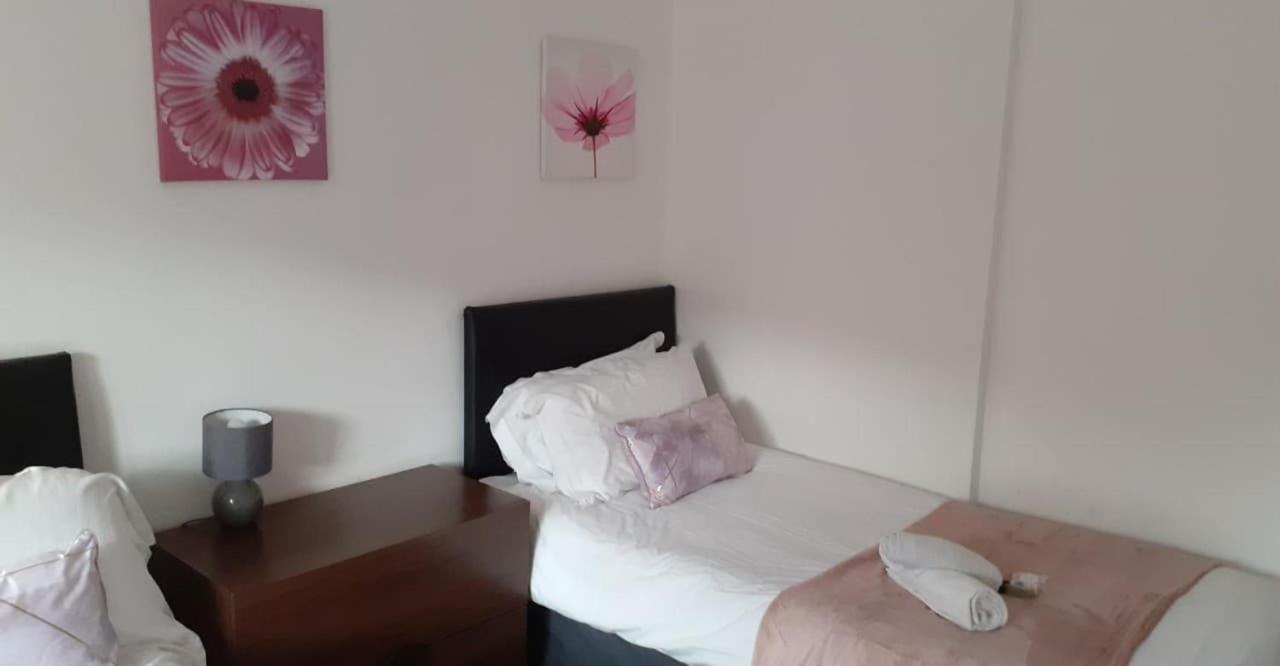 Villa Perry Road, Beautiful Large House Available For Guests And Contractors Parking Wifi Nottingham Exterior foto